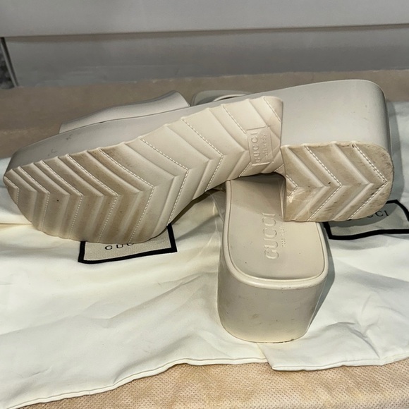 Gucci Women's Cream Slide Sandals - Picture 4 of 5